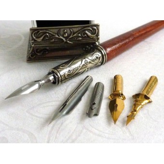 Calligrafia penna in legno e calamaio 2