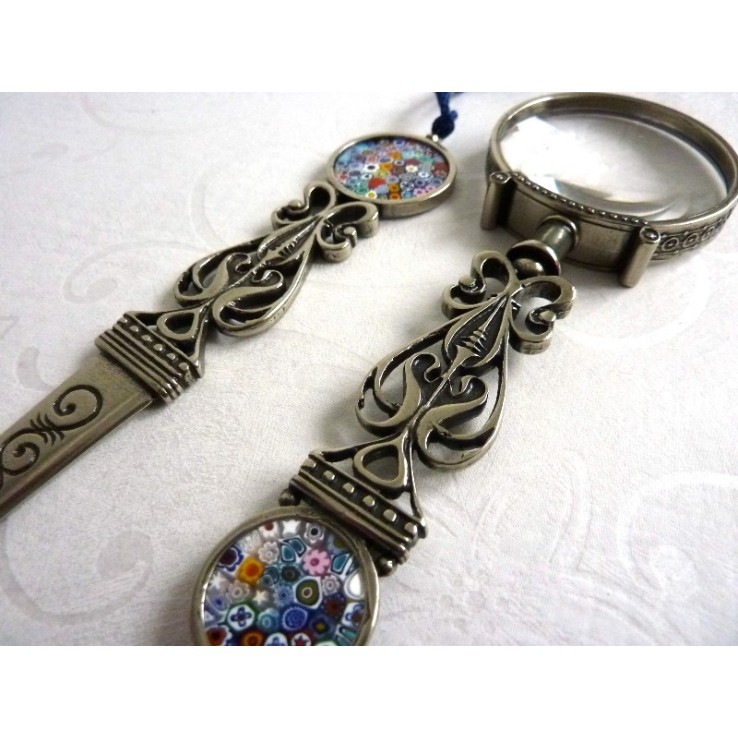 Suurennuslasi & Kirjeenavaaja kanssa Murrina