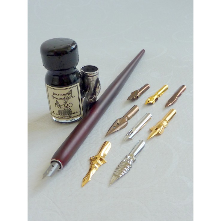 La Kaligrafica Hölzerner Dip-Stift mit 9 Nibs und schwarzen Tinte eingestellt