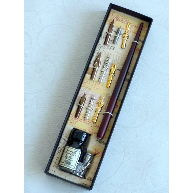 Italienische hölzerne Kalligraphie-Set mit 9 NIB-Stilen