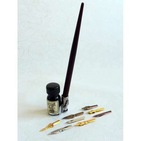 Penna di calligrafia in legno con pennini intercambiabili da La Kaligrafica