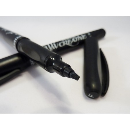 Close-up of Manuscript Callicreative marker pen tip size Fine printed on cap