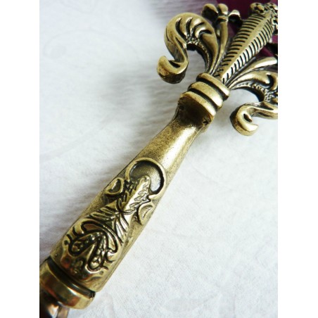 Yksityiskohtaisesti La Kaligrafica Fleur d'lys burgundy quill ja nib