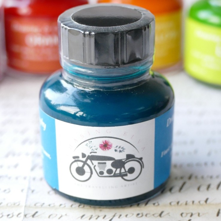 Teal Chasing Elva Acryl-Tinte von Rebecca Jones