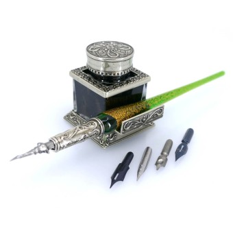 Bortoletti Stylo de calligraphie verte en verre avec quatre nibrations et inkwell orné