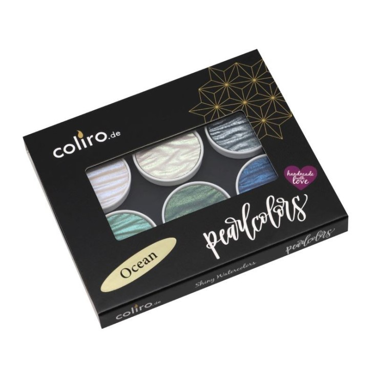 Coliro "Ocean" Pearlcolor se encuentra en caja de metal con manga de cartón.