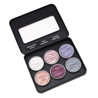 Coliro "Fairytale" Pearlcolor se encuentra en caja de metal con manga de cartón. 2