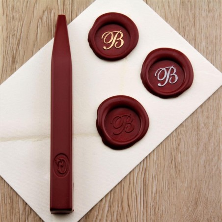 Burgundy Red Wax Seal Impression på kuvert