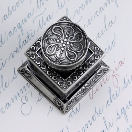 Close-up of bronze screw cap on Bortoletti Cal45 glass inkwell