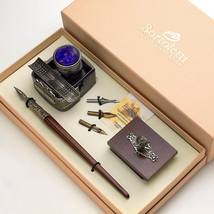 Bortoletti Hjørne Wooden Calligraphy Set med Cameo Inkwell