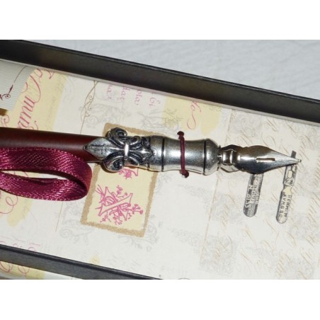 La Kaligrafica Pluma de caligrafía de madera y peltre con diseño Fleur de Lys