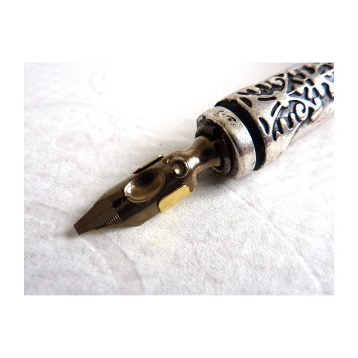 Manuscript round hand nibs and reservoirs for dip pen calligraphy