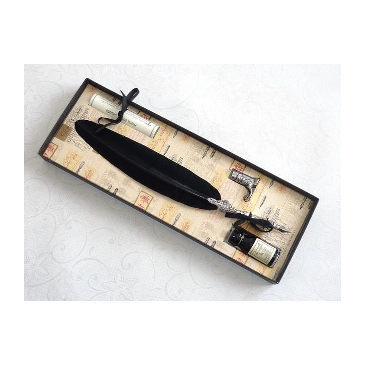 Pequeña pluma de ganso negro con detalle de peltre por La Kaligrafica